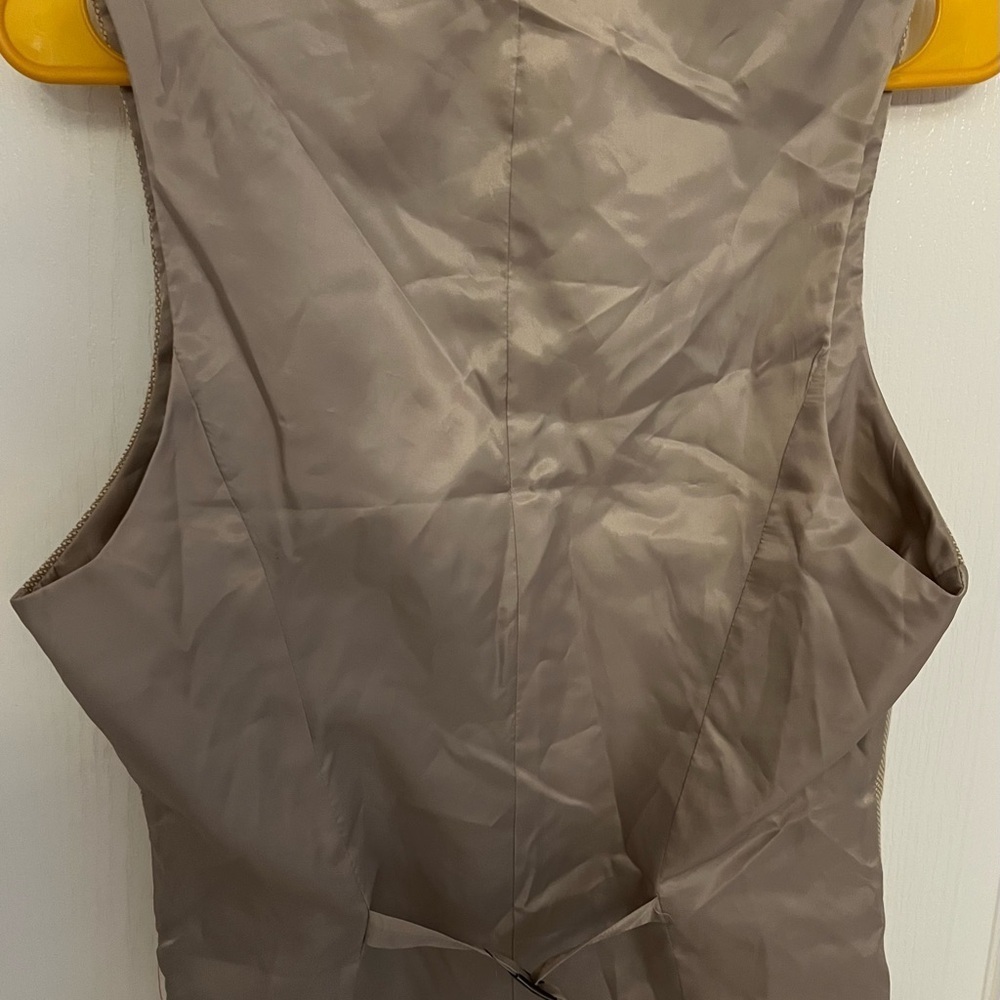 Tan vest - Picture 2 of 3